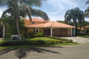 Hermosa villa con 4 habitaciones y vista al campo de Golf